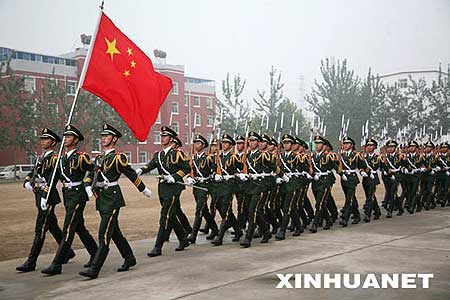 武警部队8月1日全面换装+深橄