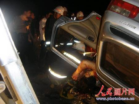 江苏吉利、宝马相撞 吉利车内5名乘员全部遇难