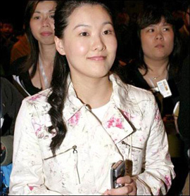 住别墅养孩子 伏明霞相夫教女的阔太生活(图)(5)